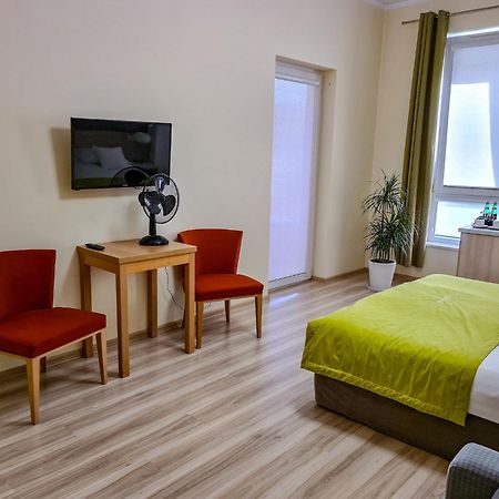 Antoninska Hotel & Apartamenty Лешно Экстерьер фото