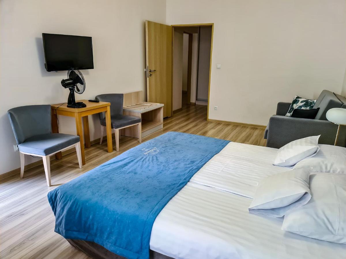 Antoninska Hotel & Apartamenty Лешно Экстерьер фото