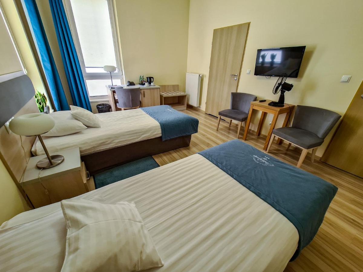 Antoninska Hotel & Apartamenty Лешно Экстерьер фото