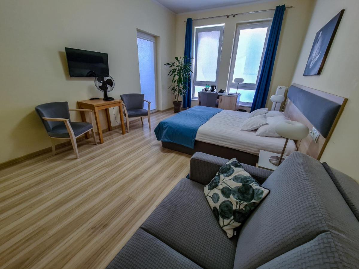 Antoninska Hotel & Apartamenty Лешно Экстерьер фото