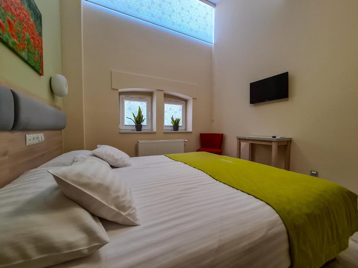 Antoninska Hotel & Apartamenty Лешно Экстерьер фото