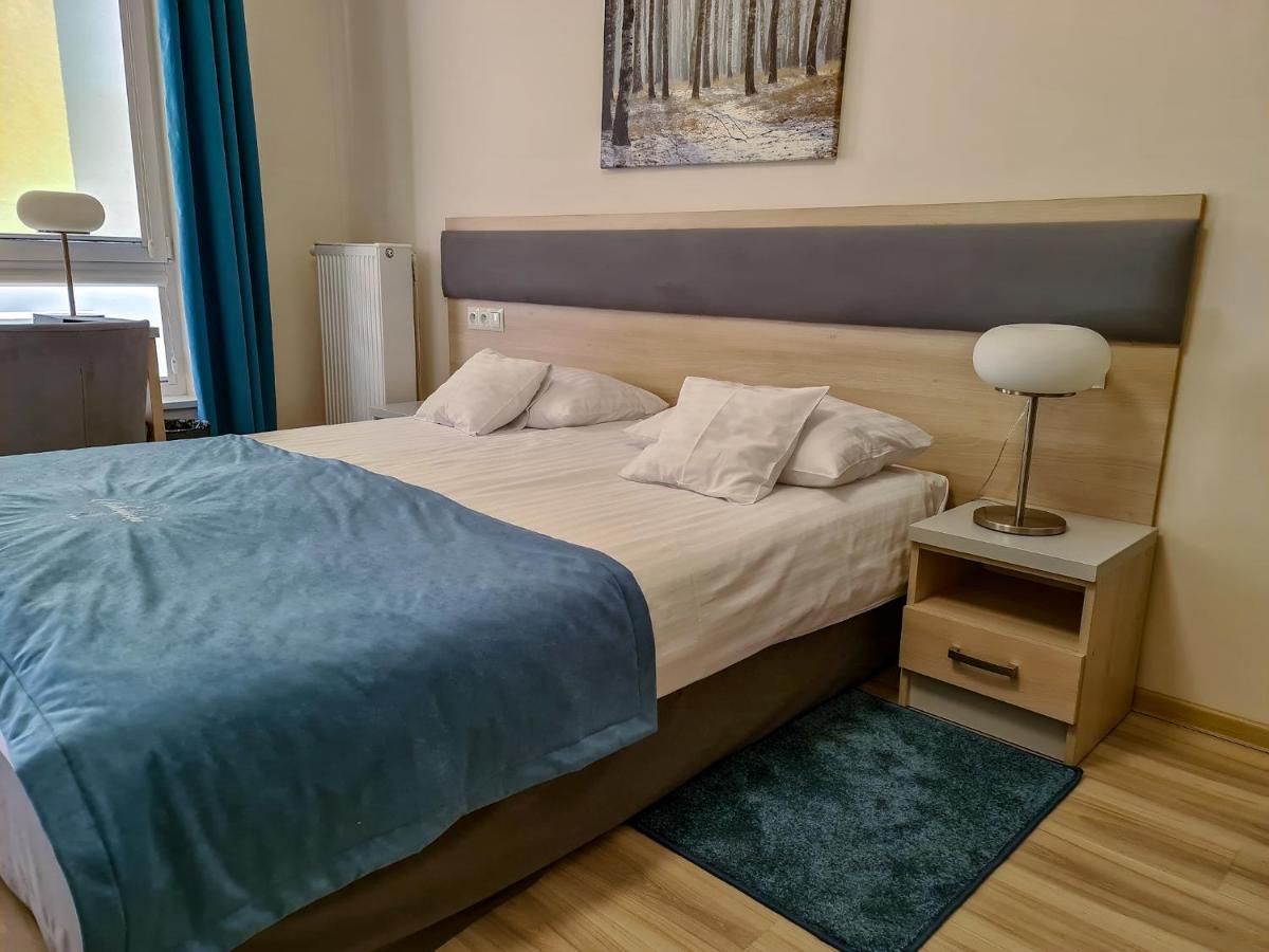 Antoninska Hotel & Apartamenty Лешно Экстерьер фото