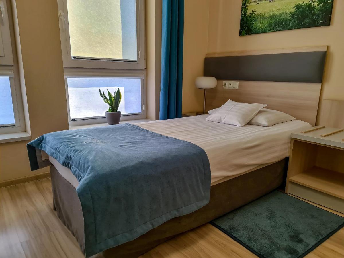 Antoninska Hotel & Apartamenty Лешно Экстерьер фото