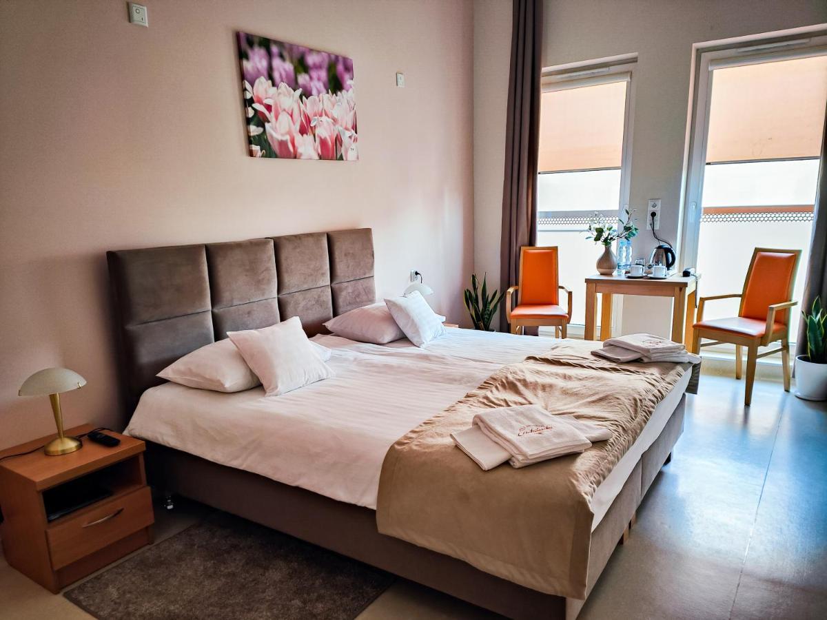 Antoninska Hotel & Apartamenty Лешно Экстерьер фото