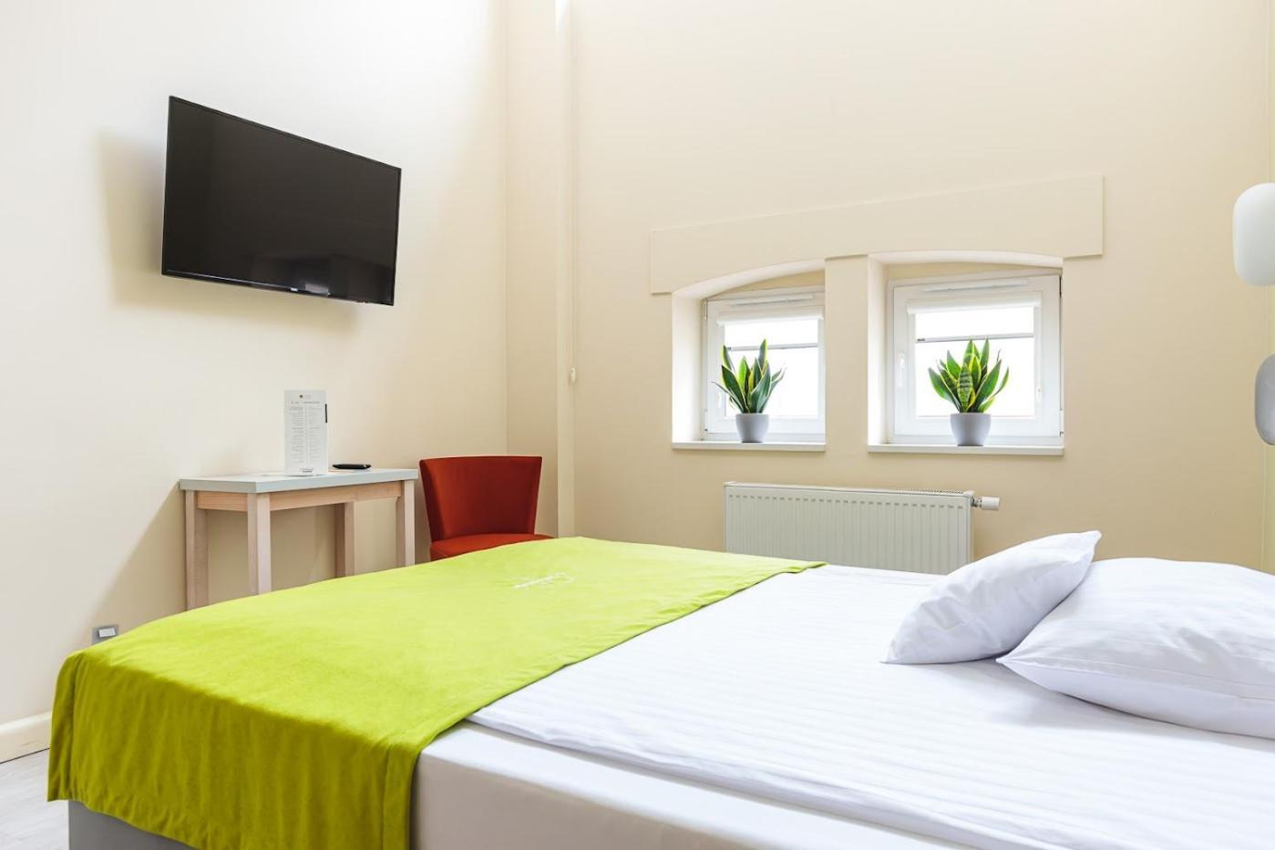 Antoninska Hotel & Apartamenty Лешно Экстерьер фото