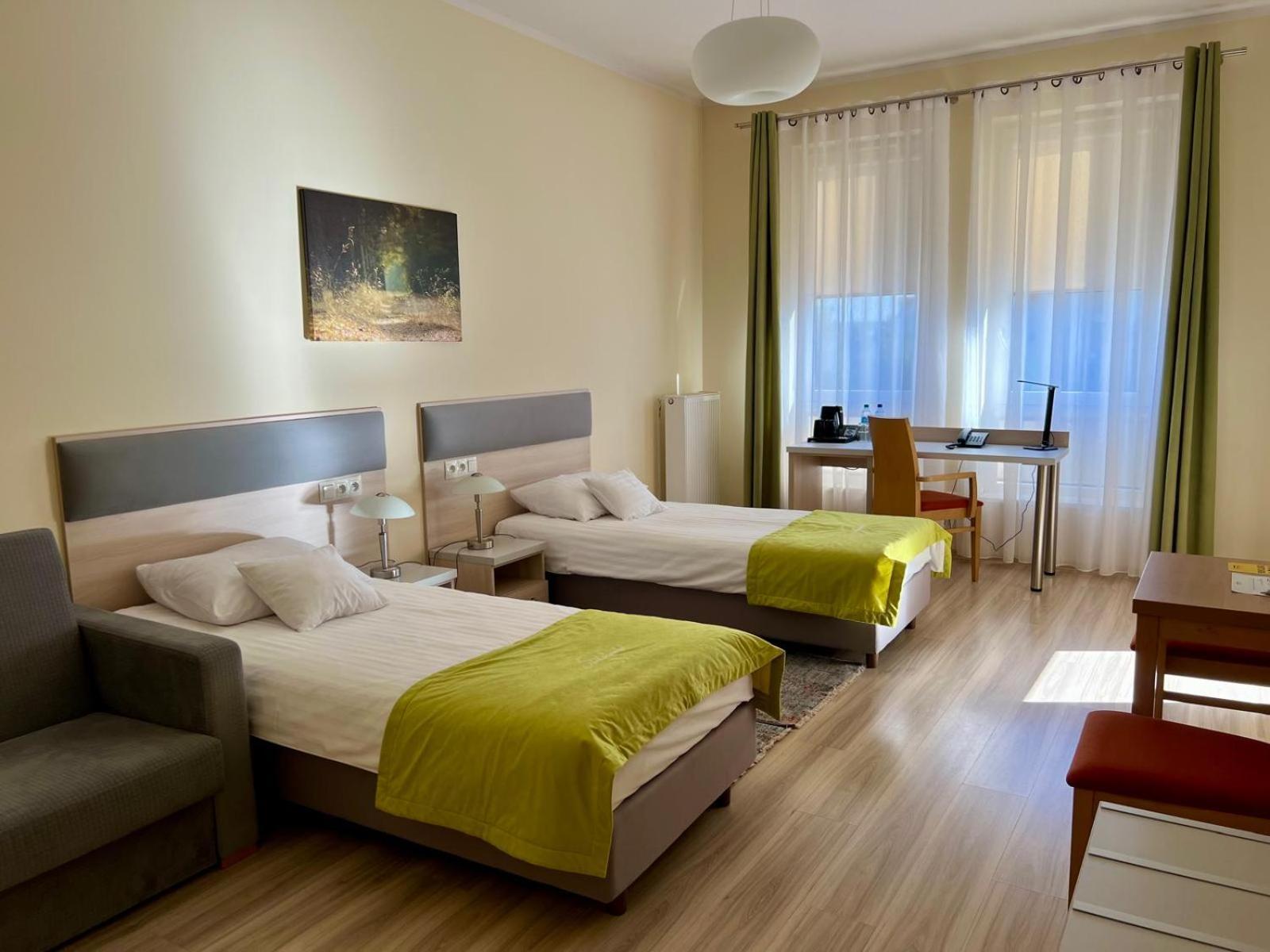 Antoninska Hotel & Apartamenty Лешно Экстерьер фото