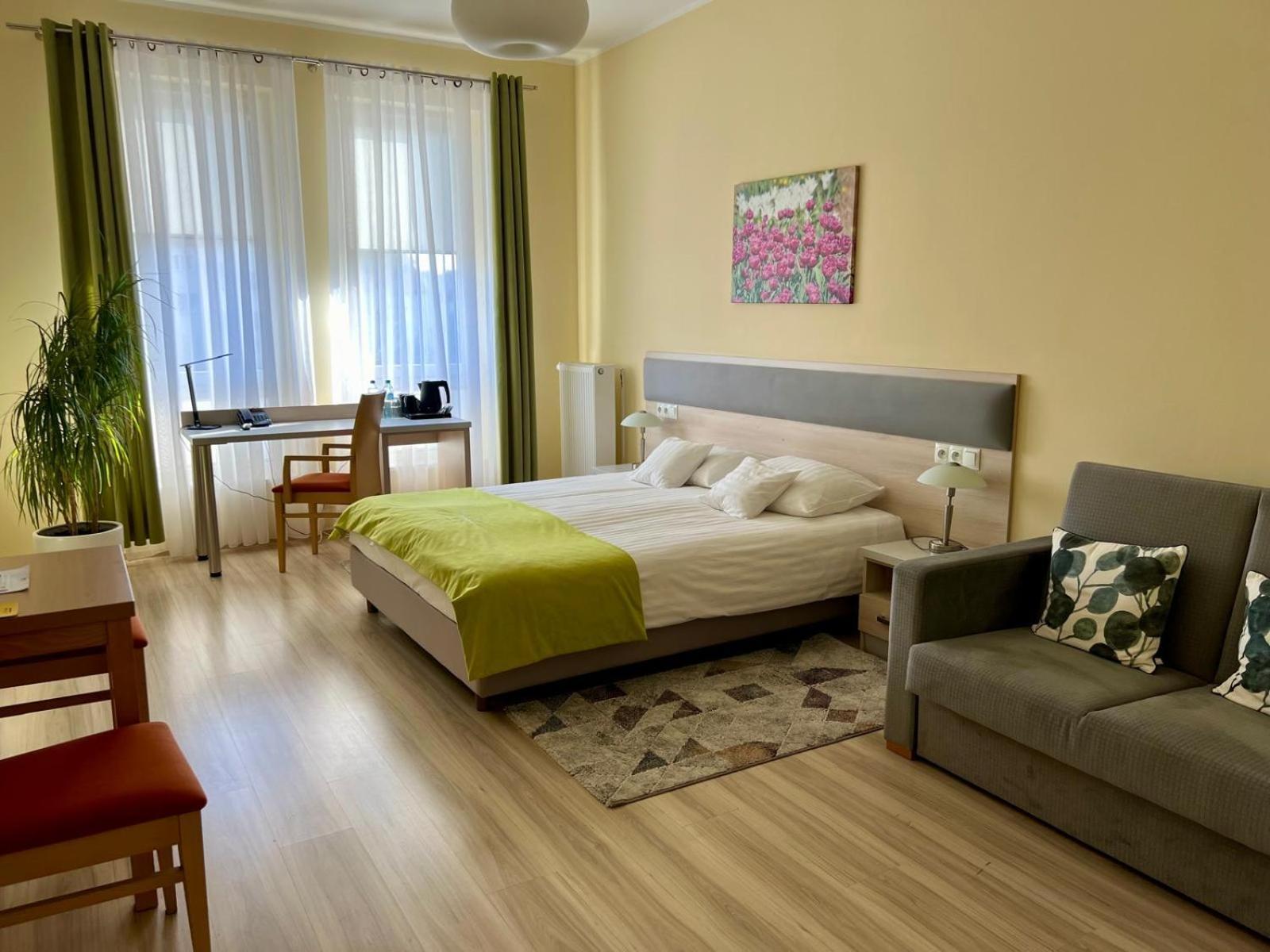 Antoninska Hotel & Apartamenty Лешно Экстерьер фото